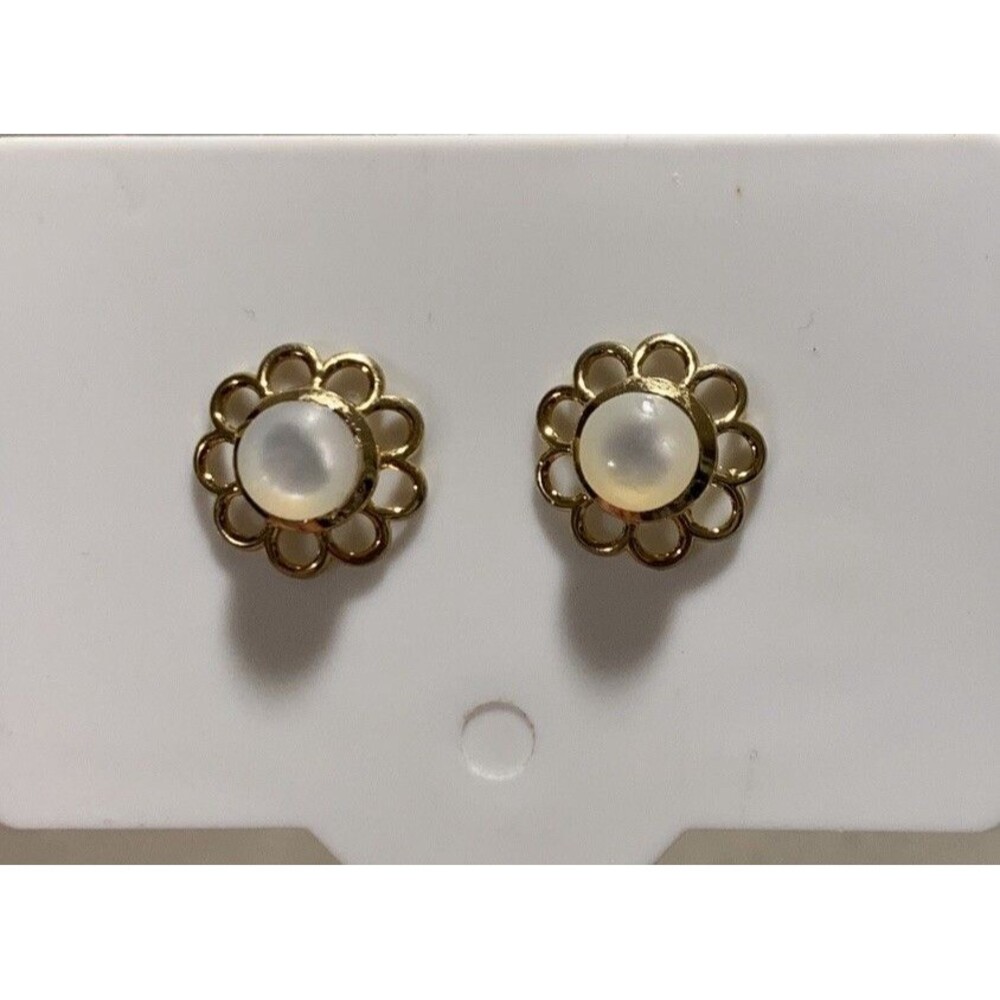 Vintage Mother Of Pearl MOP Flower Floral Earrings Gold Tone Stud